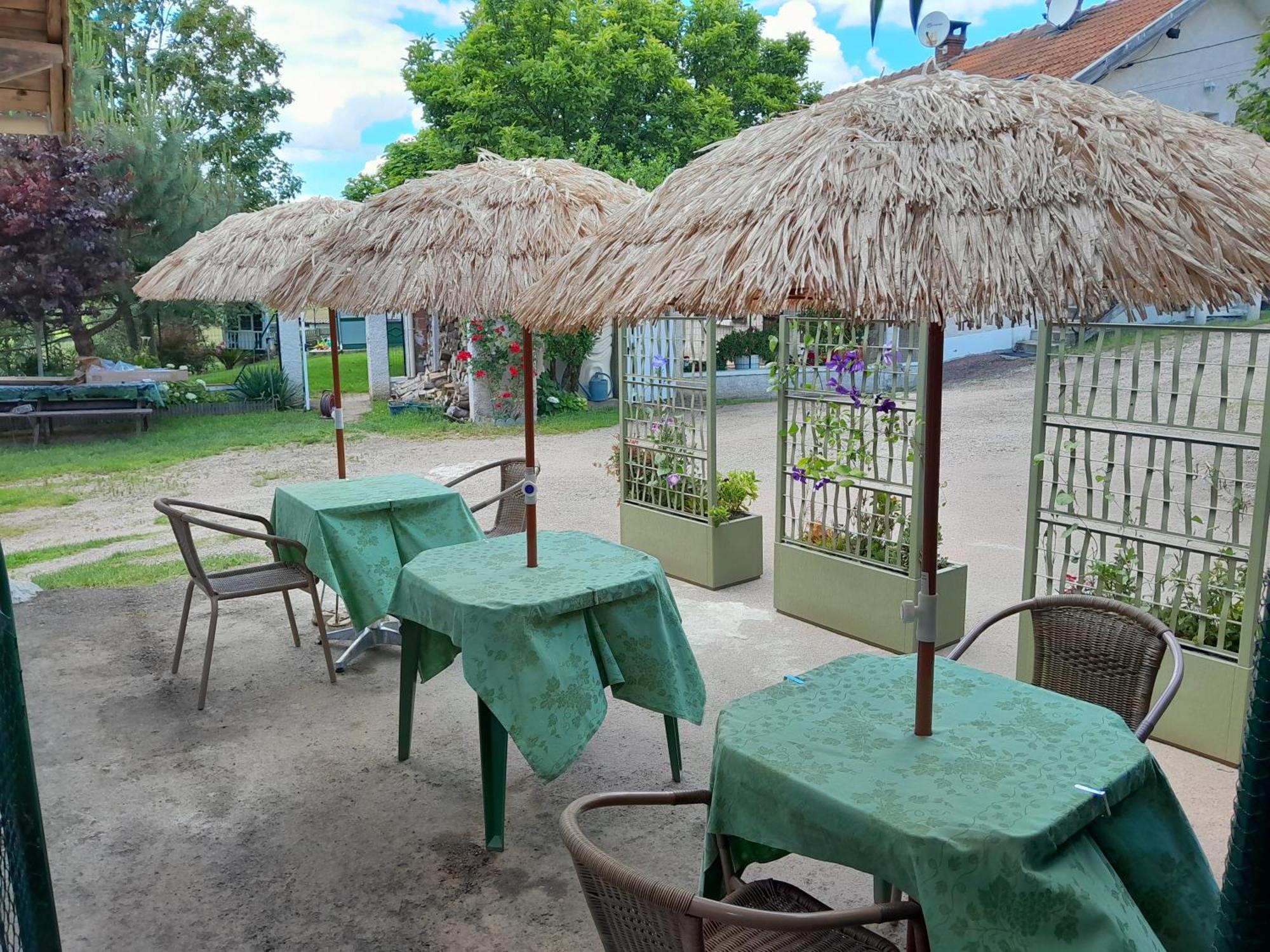Chambres D Hotes Au P'Tit Bonheur Campagnard Jarnosse Exterior photo
